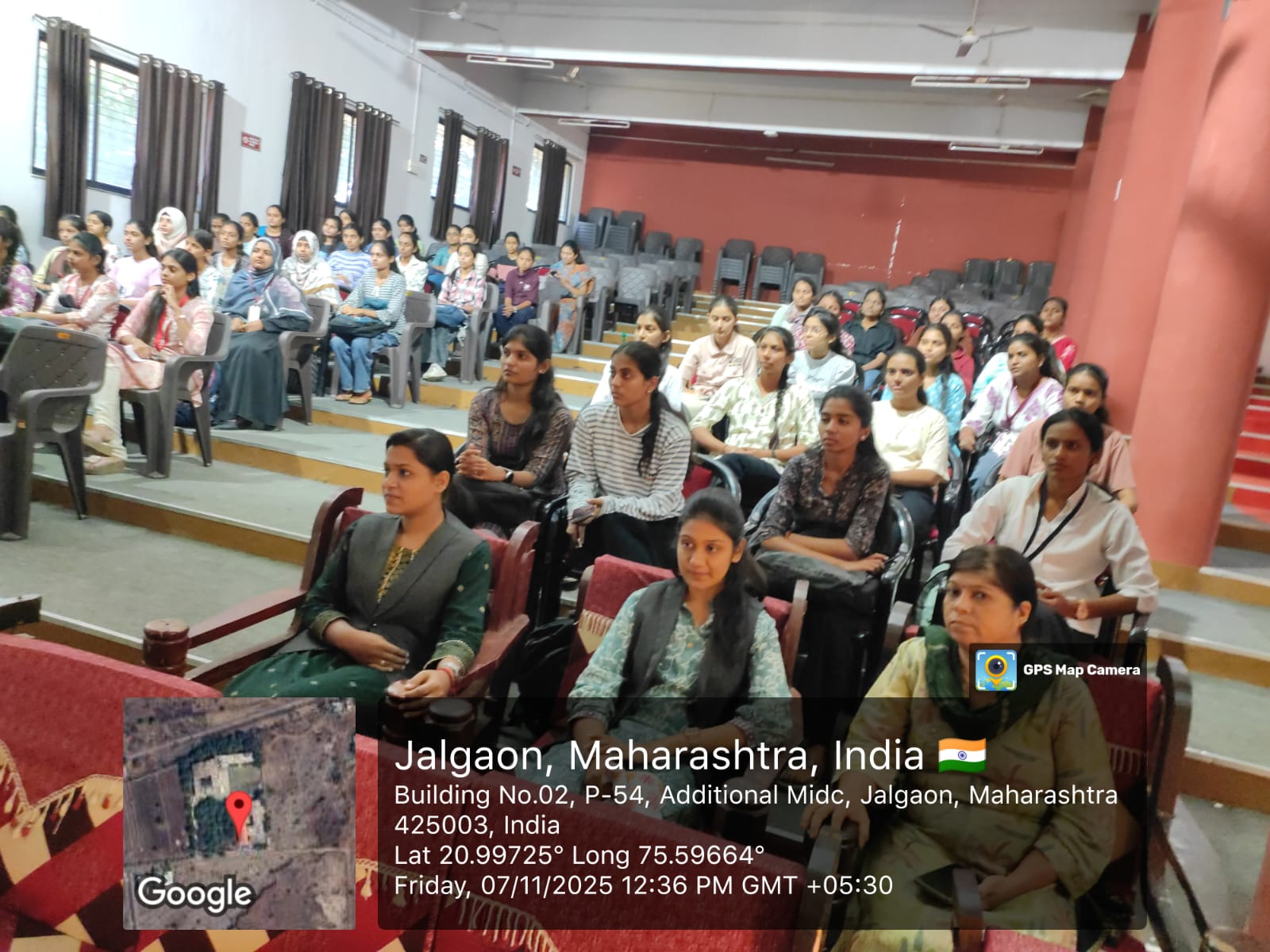 डॉ. वर्षा पाटील वुमन्स महाविद्यालयात जॉब प्रिपरेशन यावर परिसंवाद !